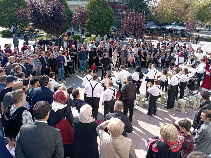Yüzyılın karma sergisi açıldı
