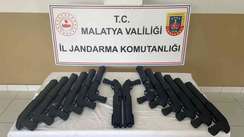 Şüpheli araçta 14 pompalı tüfek bulundu
