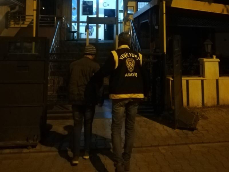 Vicdansız baba 1,5 aylık kızını parkta ölüme terk etti
