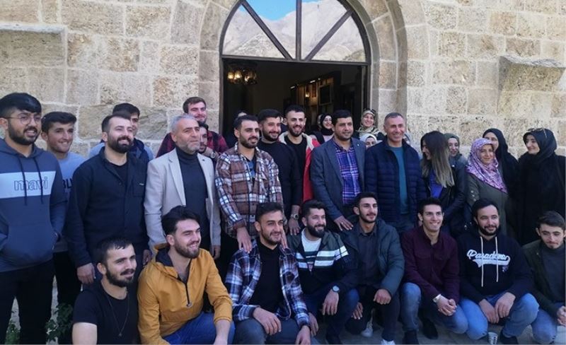 Üniversiteli gençler Şemdinli ilçesini gezi
