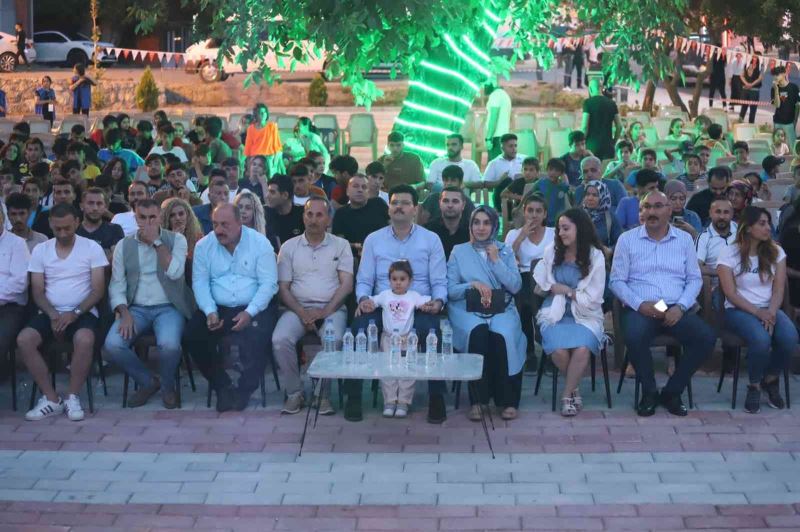 Çukurca ‘4. Fotosafari Festivali’nde dengbejler geceye damgasını vurdu
