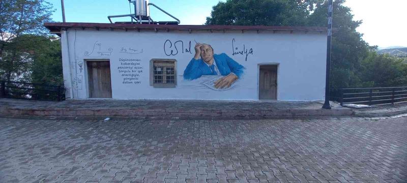 Cemal Süreya memleketinde heykeli ve şiirleriyle yaşatılıyor
