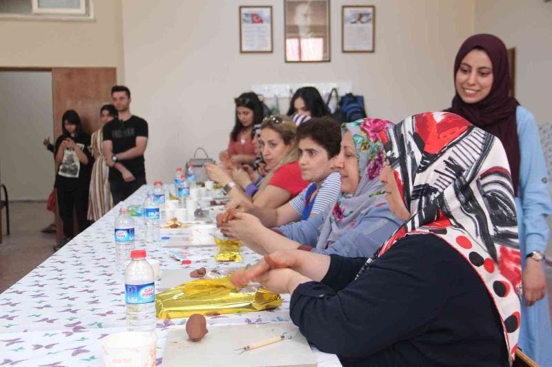 Elazığ’da MS hastalarına sanatla terapi

