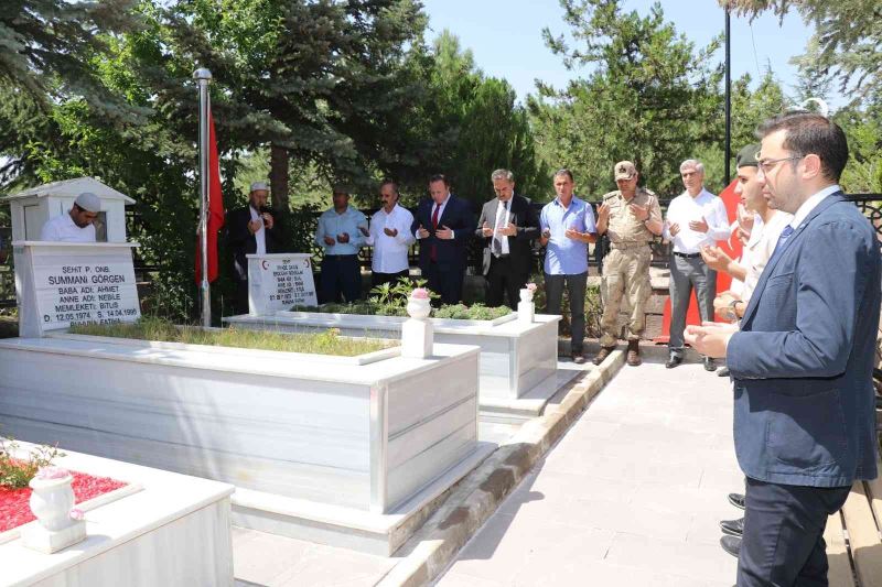 Ahlat’ta şehitlik ziyaret edildi
