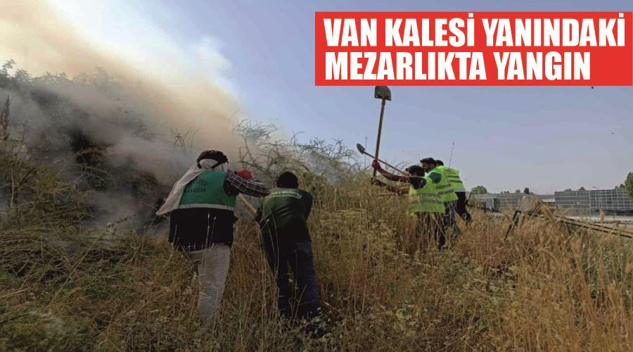 Van Kalesi yanındaki mezarlıkta yangın