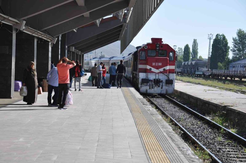 Doğu Ekspresi’nde bayram yoğunluğu
