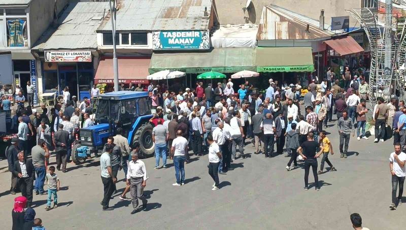 Taşlıçay’da çarşı ortasında kavga
