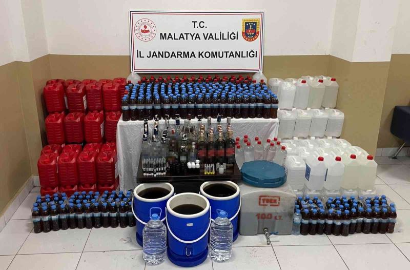 Malatya’da bin 100 litre kaçak alkol ele geçirildi
