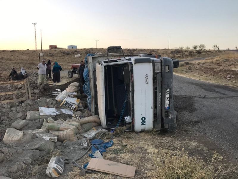 Tunceli’de kamyon yan yattı: 1 yaralı
