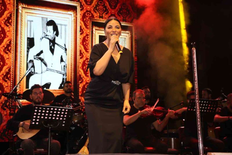 Zara, Bitlis’in kurtuluş gününde konser verdi
