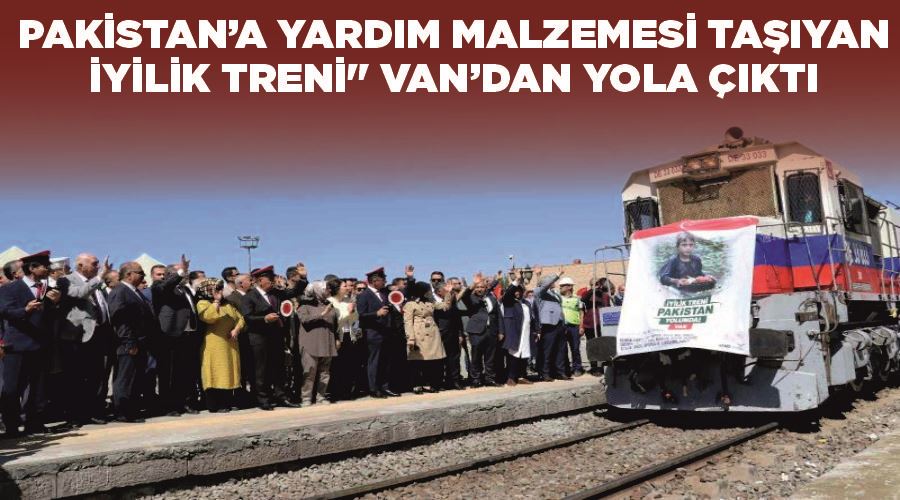 Pakistan’a yardım malzemesi taşıyan 