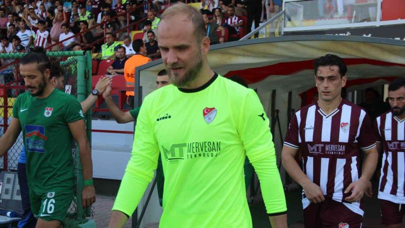 Hakan Canbazoğlu kalesini gole kapattı

