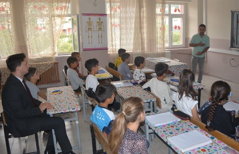 Kaymakam Gürses köy ve okul gezilerini sürdürüyor
