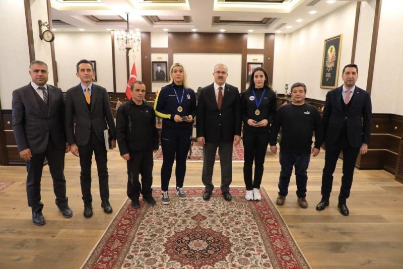 Şampiyon boksörler Elazığ’da
