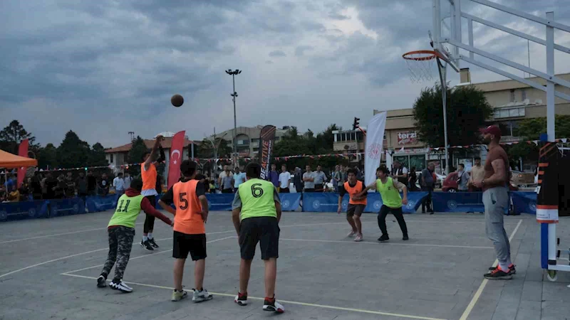 Erzincan’ın meydanında basketbol rüzgarı esti
