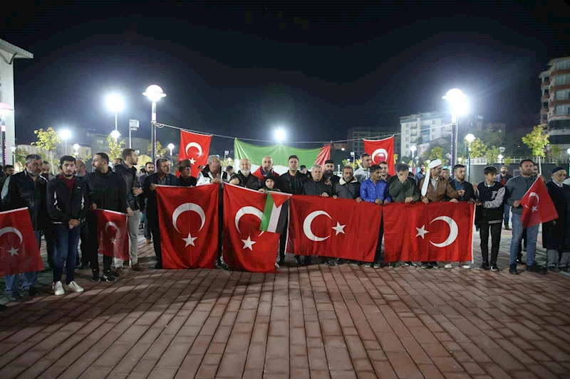 İsrail’in hastane katliamı sonrası Muş’ta vatandaşlar ayağa kalktı
