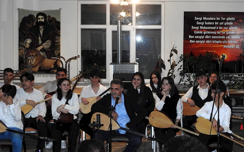 Gezici Bağlama Atölyesinin ilk öğrencileri mezun oldu

