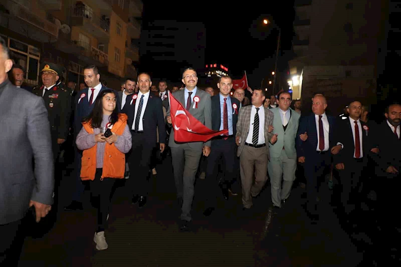 Hakkari’de Cumhuriyet yürüyüşüne binler katıldı
