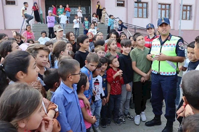 Jandarma ve emniyetten okul ve çevrelerinde denetim
