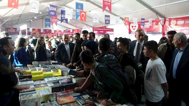 Tatvan 2’nci kitap fuarına yoğun ilgi
