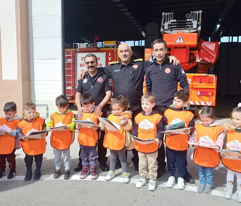 Çocuklar itfaiyecileri ziyaret etti
