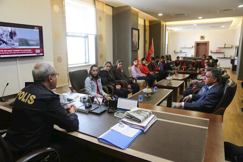 Öğrenciler Emniyet Müdürü Karayel ile bir araya geldi
