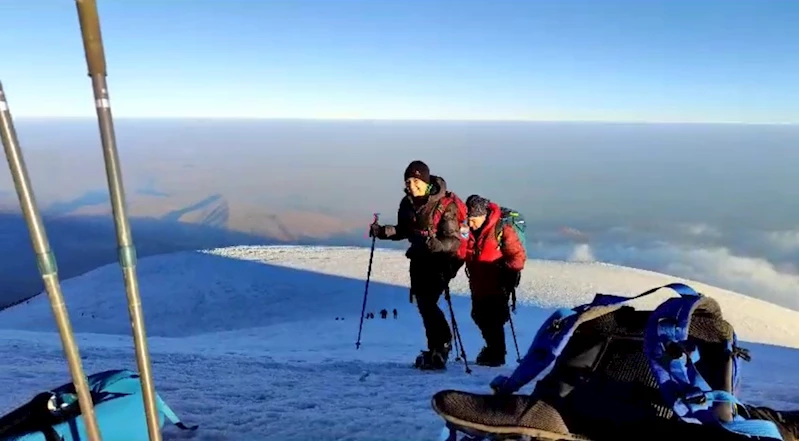 Ağrı Dağı turistleri ağırlamaya devam ediyor
