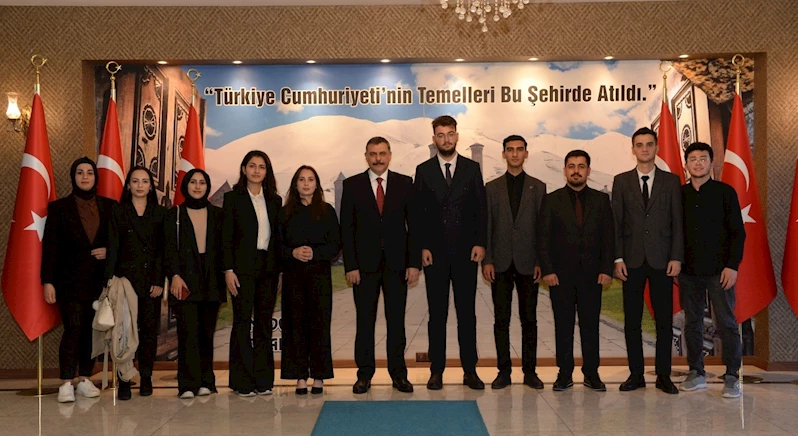 Genç hukukçular Vali Çiftçi ile buluştu
