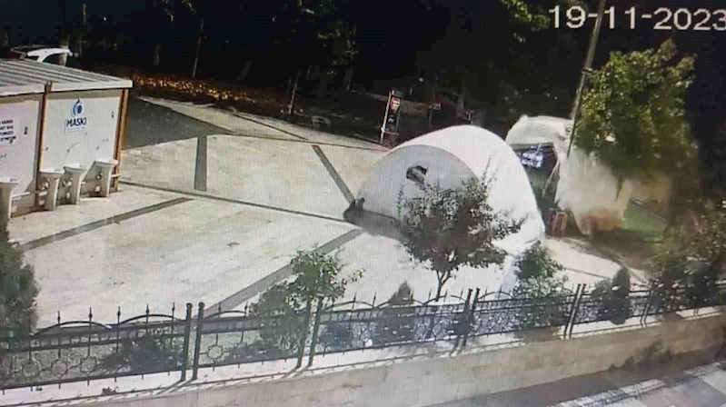 Malatya’da şiddetli fırtına çadırları uçurdu
