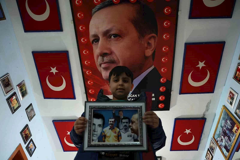Böyle Erdoğan sevgisi görülmedi, evini adeta müzeye çevirdi, yeğenine adını verdi
