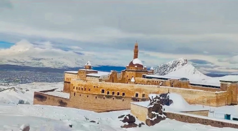 Tarihi saraydan kar manzaraları
