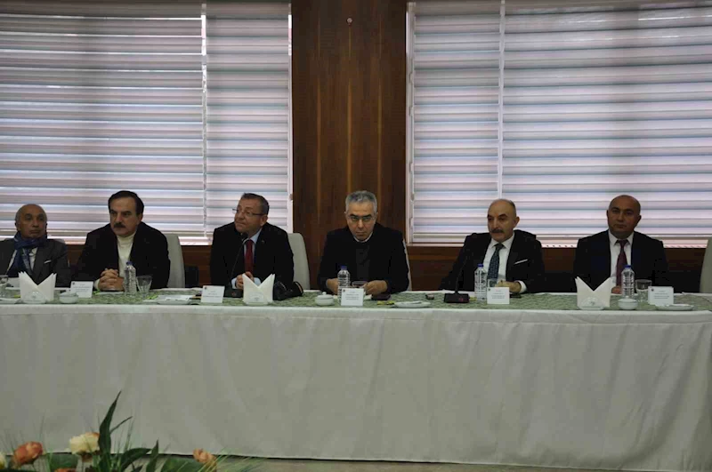 Kars’ta ‘Yeni Anayasa’ konuşuldu
