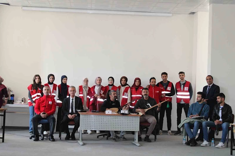 Kızılay, öğretmenler gününü unutmadı
