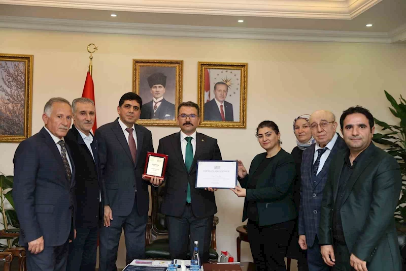 Iğdır Üniversitesini Geliştirme Vakfı, Vali Turan’ı ziyaret etti
