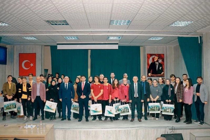 Hakkari’de lise ve ortaokullar arası bilgi yarışması
