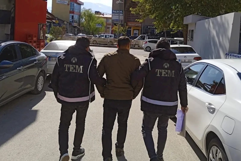 Sosyal medyadan terör örgütü propagandası yapan 5 kişi gözaltına alındı
