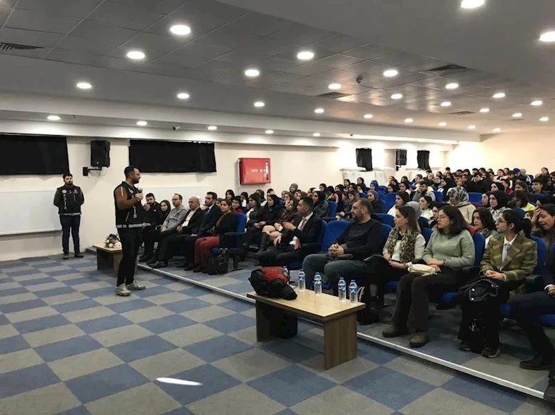 Üniversite öğrencilerine 