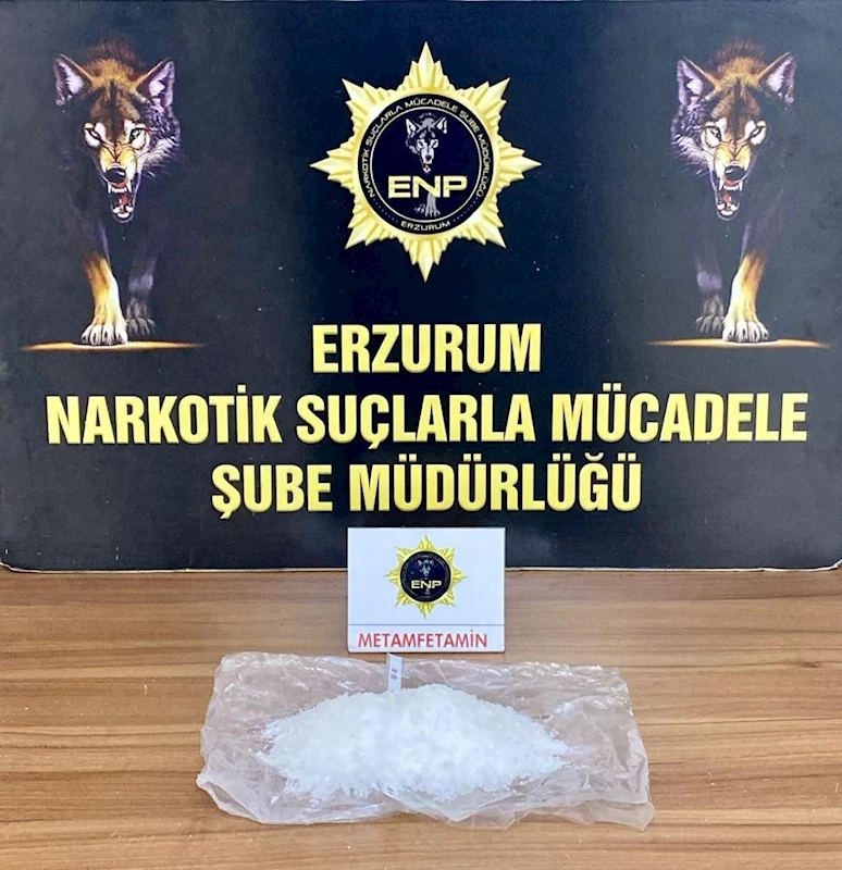 Sırt çantası içerisinde uyuşturucu yakalandı
