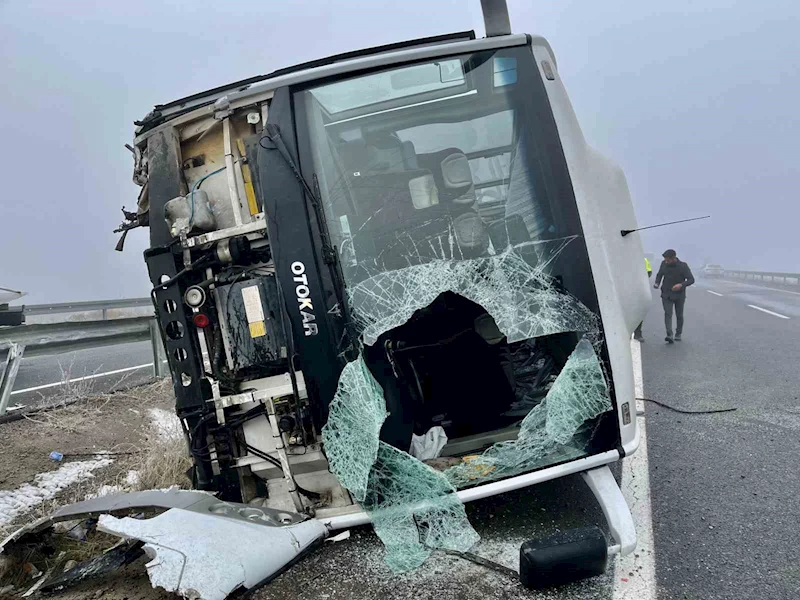 Sisis zincirleme kazayı beraberinde getirdi: 19 yaralı