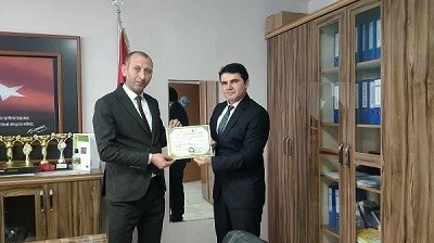Faik Güngör Ortaokuluna sıfır atık belgesi
