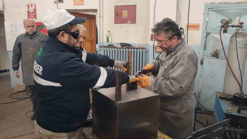 Afyonkarahisar’da meslek liseleri depremzedeler için üretiyor
