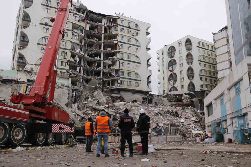 Diyarbakır’da depremde ölü sayısı 407’ye çıktı
