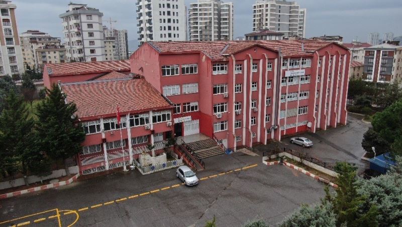 Kartal’da depreme karşı riskli bulunan Mesleki ve Teknik Anadolu Lisesi boş kaldı
