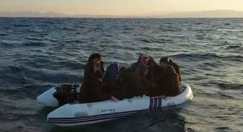 Ayvalık açıklarında 9 düzensiz göçmen kurtarıldı
