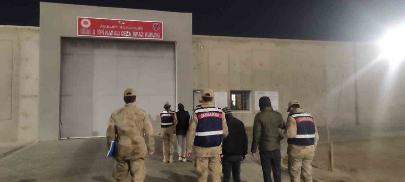 Uyuşturucuyu bulaşık makinesi ve çeyiz sandığına sakladılar
