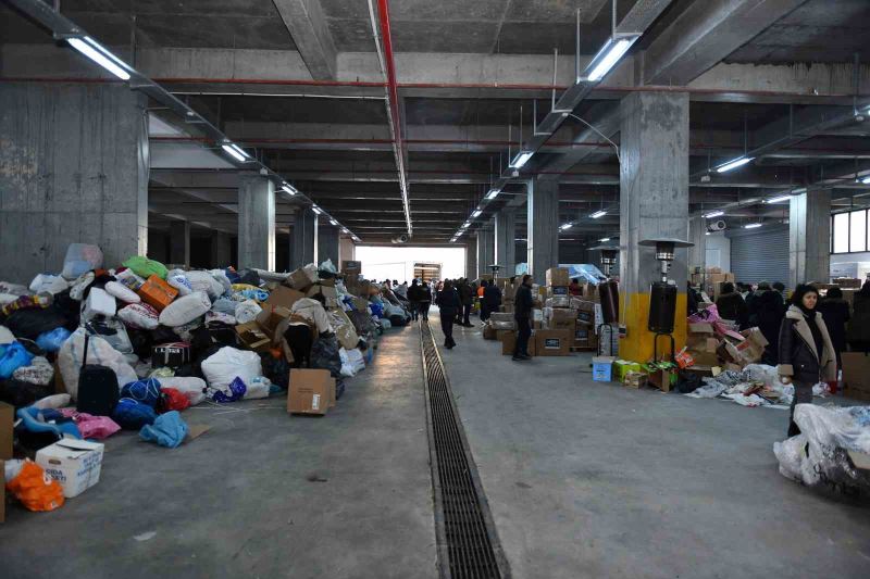 Esenyurt’tan deprem bölgesine yardım yağdı
