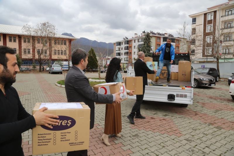 Tunceli’de toplanan oyuncak ve kırtasiye malzemeleri Adıyaman’a gönderildi
