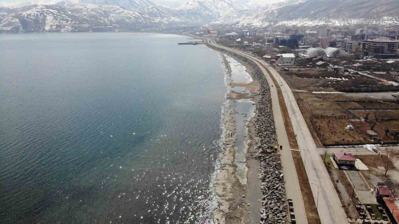 Van Gölü’ndeki çekilme devam ediyor
