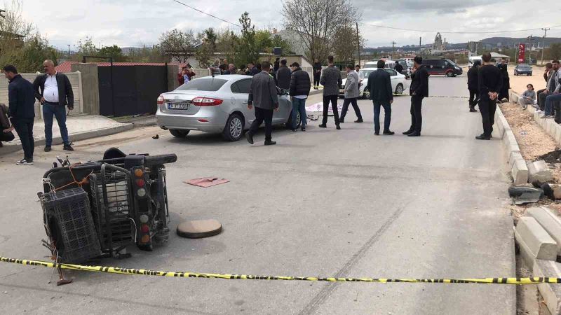 Otomobil, elektrikli bisiklete çarptı: 1 ölü
