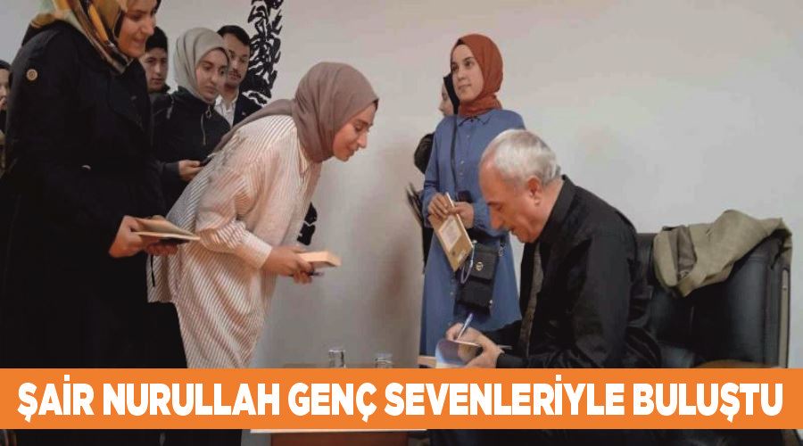 Şair Nurullah Genç sevenleriyle buluştu